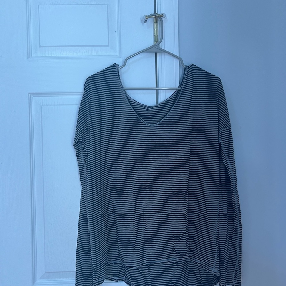 Lululemon Athletica Gray Long Sleeve Blouse